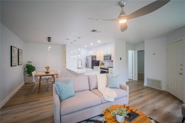 Building Photo - 10616 Mellow Meadow Dr