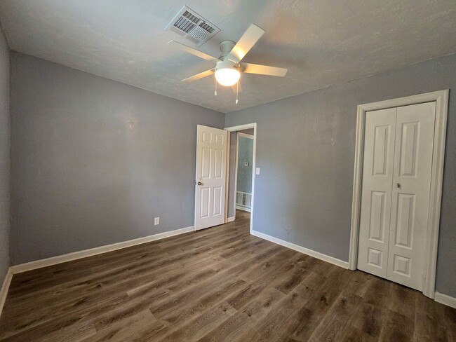 Building Photo - Cute 2 or 3 bedroom 1 bath near OBU