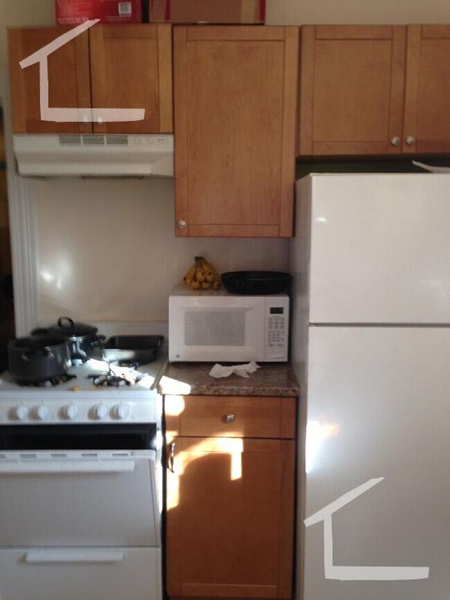 Building Photo - South Huntington 3-Bed