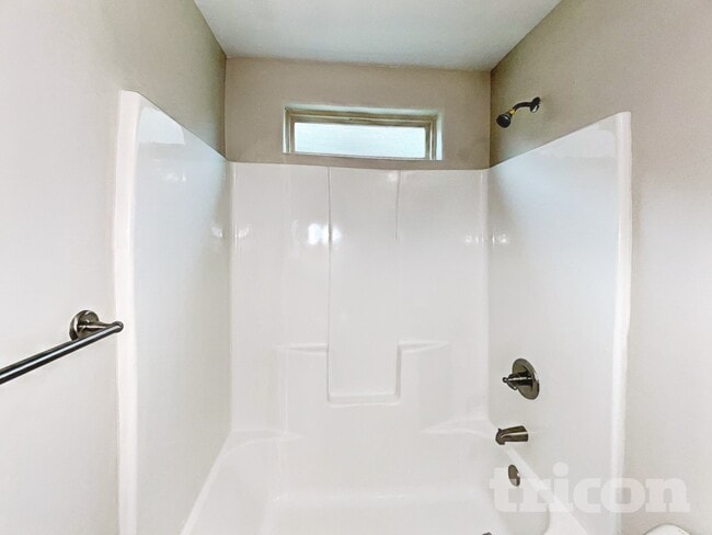 Building Photo - 120 Leland Ln