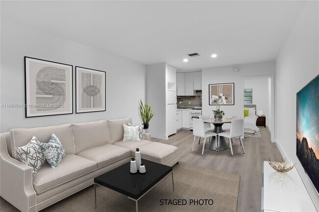 Building Photo - 2539 S Bayshore Dr