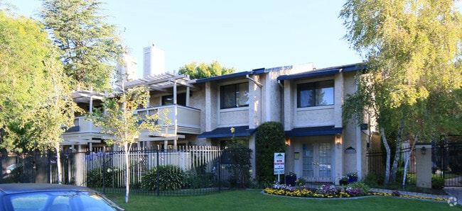 Building Photo - Ridgewood Apartments