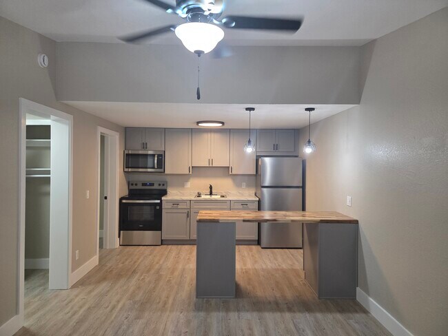 Building Photo - Holly Park Square Apartments