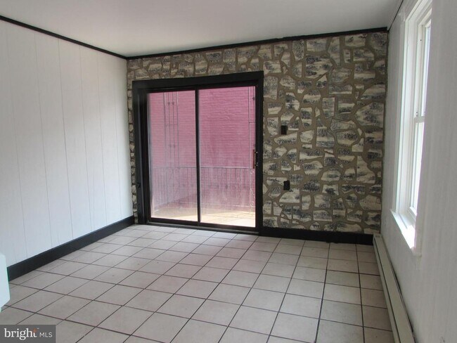 Building Photo - 115 N Reservoir St