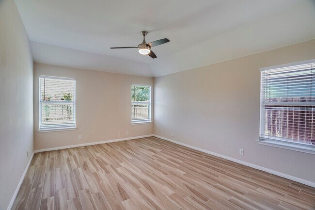 Building Photo - 1013 Lantana Ln