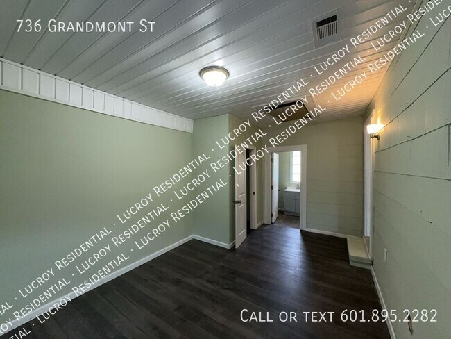 Building Photo - 736 Grandmont St