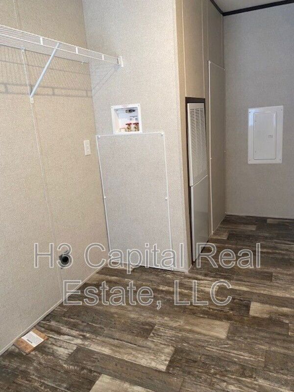 Building Photo - 524 Chickadee St