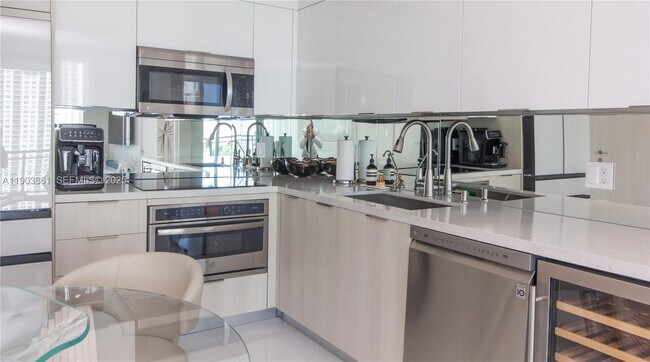 Building Photo - 92 SW 3rd St