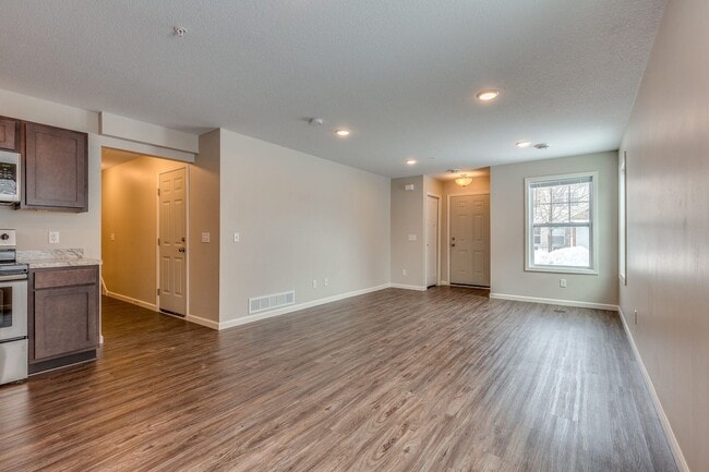 Building Photo - End Unit Town Home avail April 2026 : 3bd2ba2car garage Zimmerman