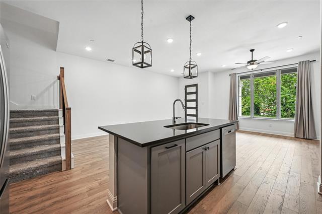 Building Photo - 2528 Campden Mews