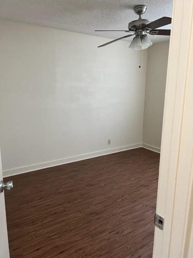 Building Photo - 304 Algerita Dr