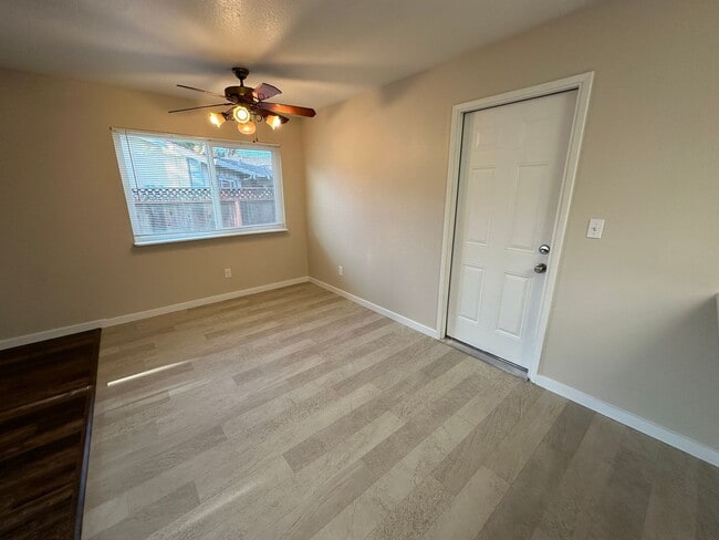 Building Photo - 1424 Kent Way