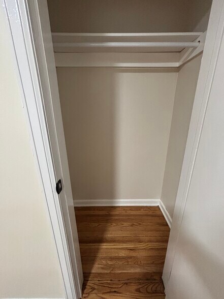 Building Photo - 13 Anthony Ln