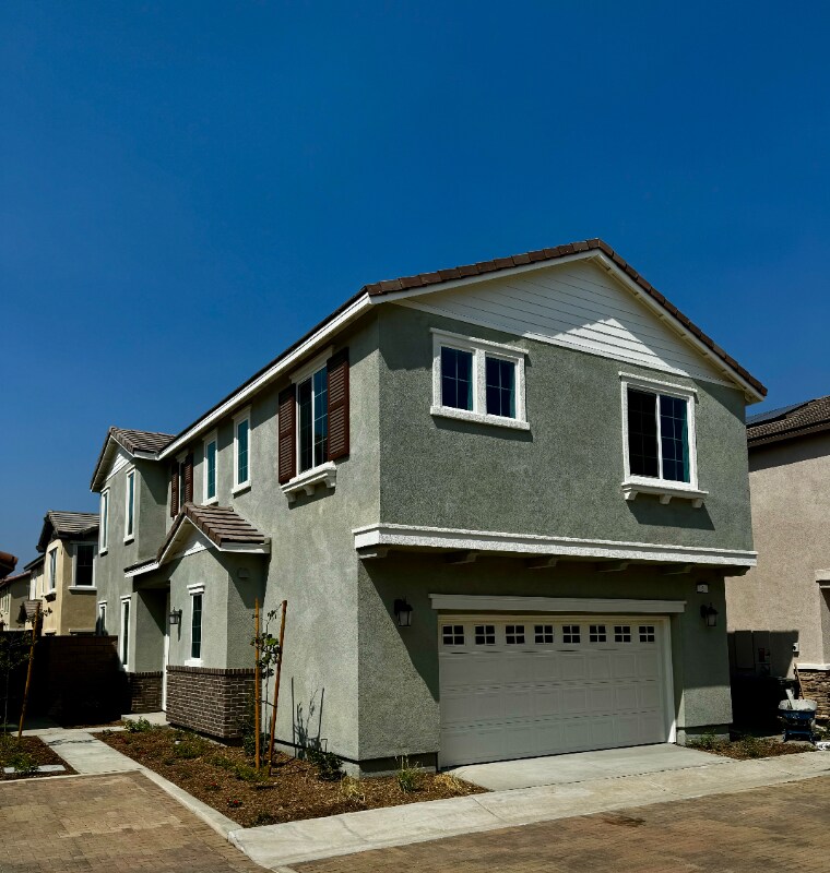 Building Photo - 16185 Lozano St