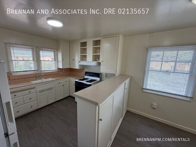 Building Photo - 253 Church Ave