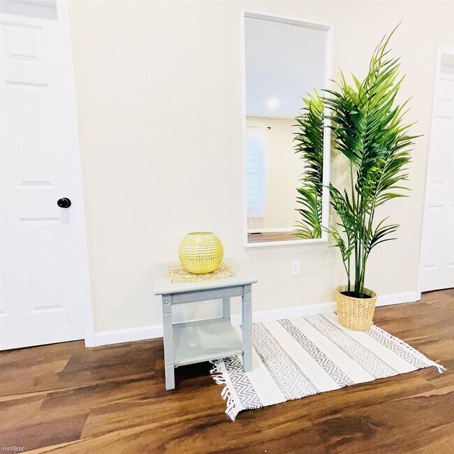 Building Photo - 3 br, 1 bath House - 2623 Edwin Street Fir...