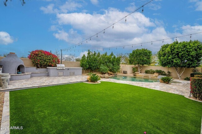 Building Photo - 7743 E Nestling Way