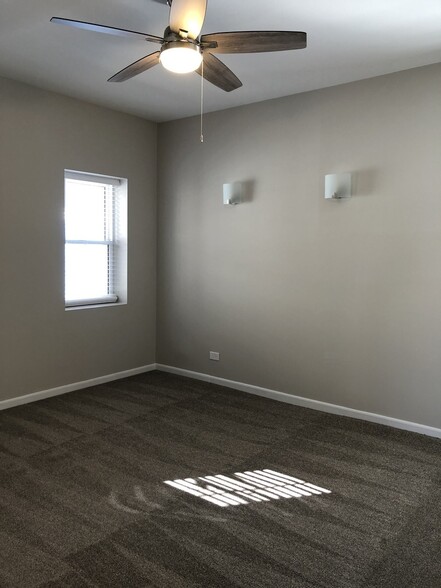 Building Photo - 1426 W Walton St