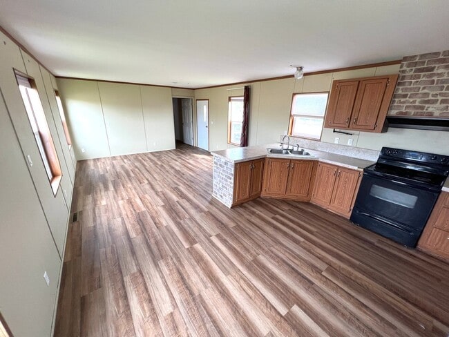 Building Photo - Pet Friendly 3 Bed 2 Bath Mobile Home in t...