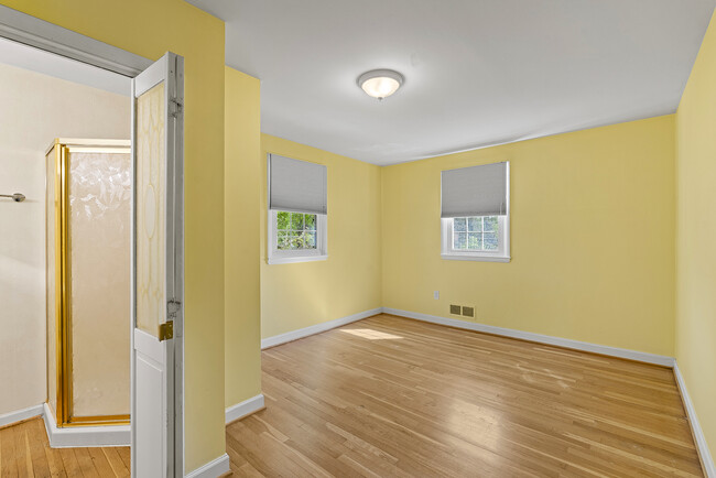 Building Photo - 2023 Rollingwood Rd