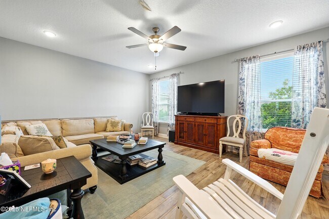 Building Photo - 474 Convex Ln