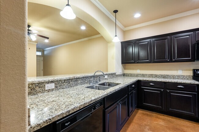 Building Photo - 312 Newcomb Ln