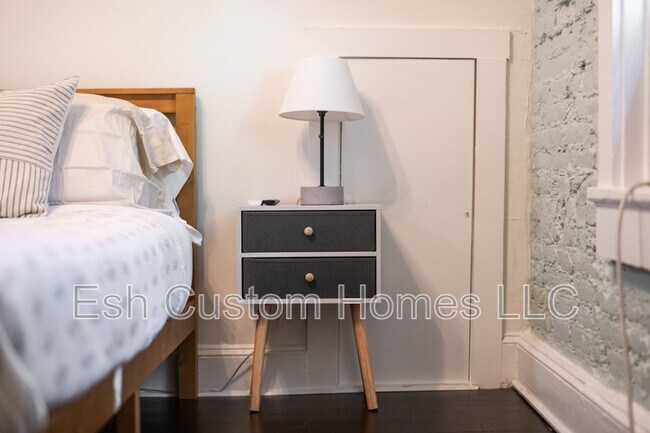 Building Photo - 419 W Orange St