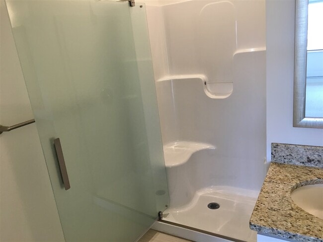 Building Photo - 875 Elm St