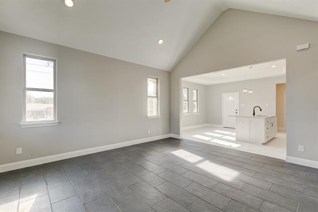 Building Photo - 2560 Thannisch Ave