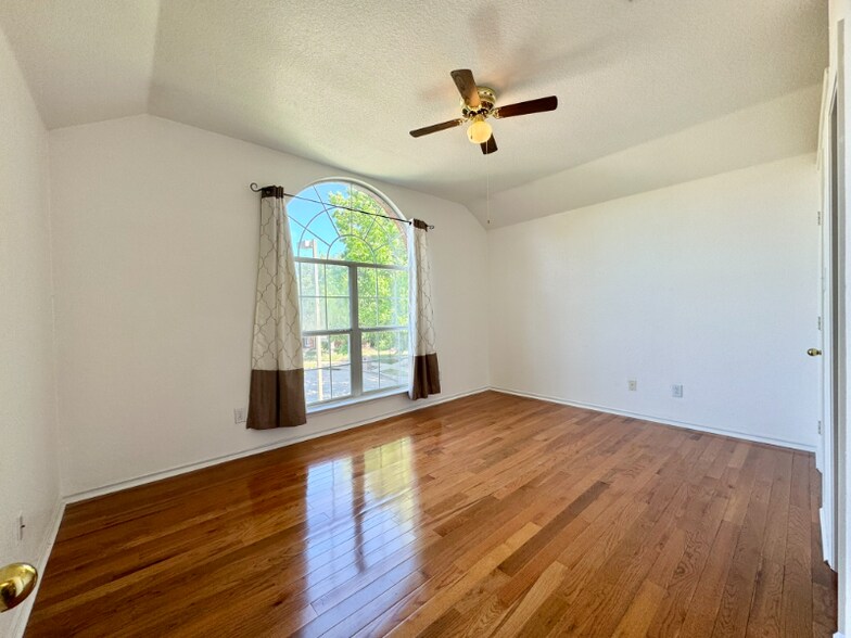 Building Photo - 1303 Kenshire Ct