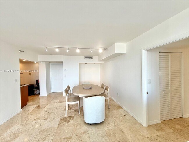 Building Photo - 20505 E Country Club Dr