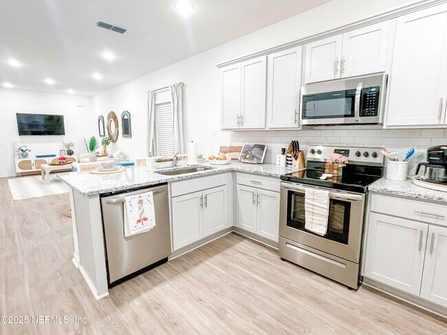 Building Photo - 107 Pamplona Dr