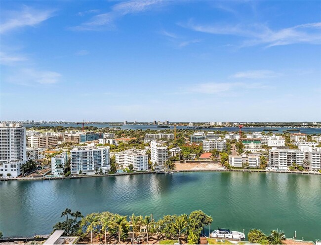 Building Photo - 9901 E Bay Harbor Dr