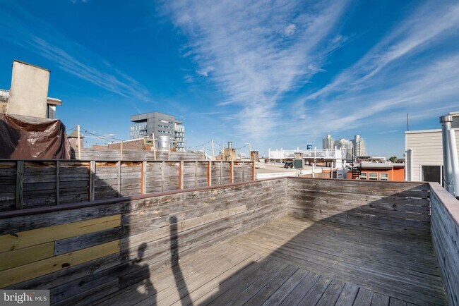 Building Photo - 633 N 3rd St