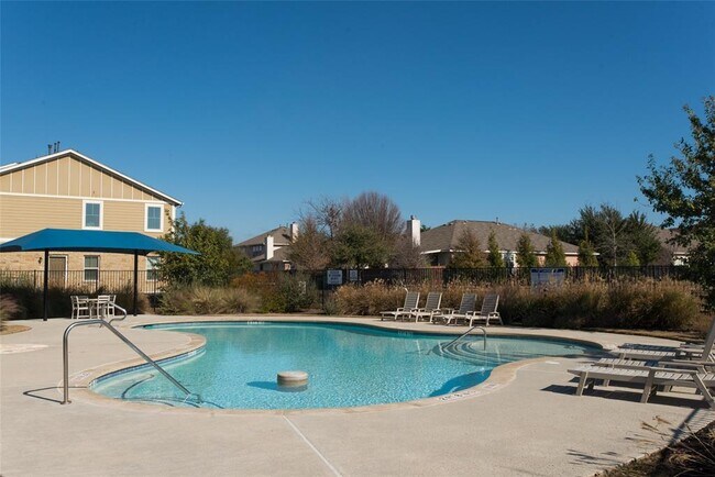 Building Photo - 1620 Bryant Dr