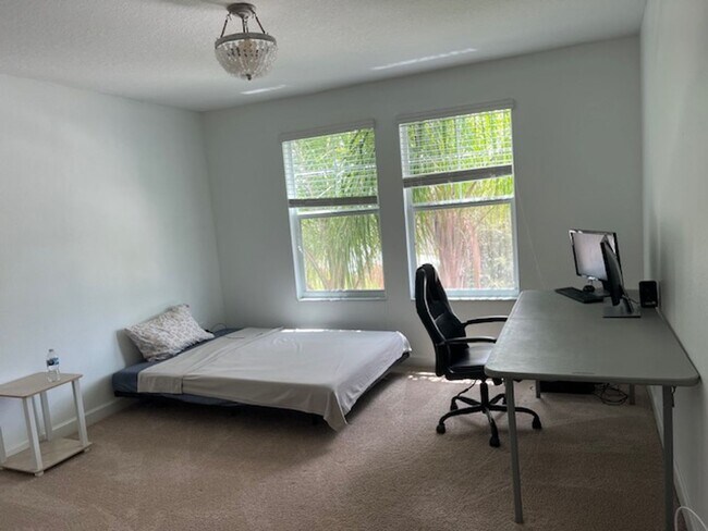 Building Photo - Single Family Home