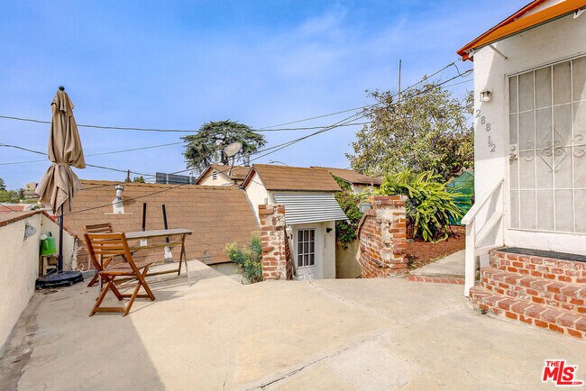 Building Photo - 288 1/2 S Coronado St-288