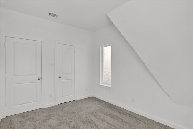 Building Photo - 312 Oakbend Dr