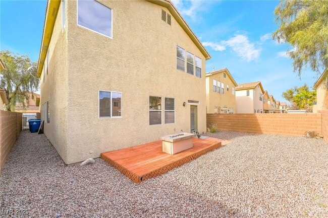 Building Photo - 744 Blue Barrel St