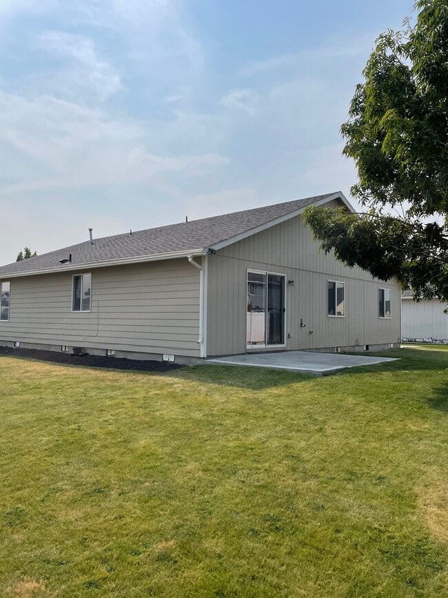 Building Photo - Spacious 1,520 Sq. Ft. Home with Open Floor Plan