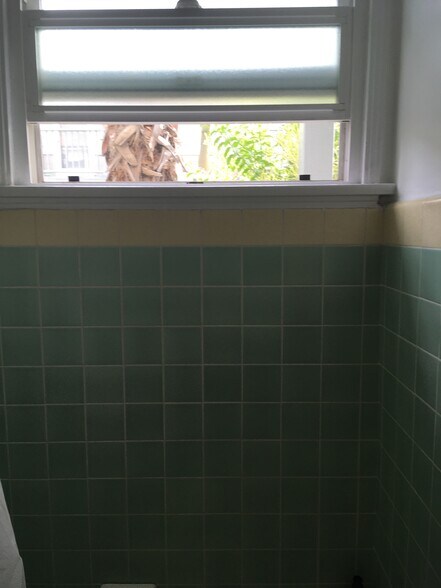 Building Photo - 2221 Ocean Ave