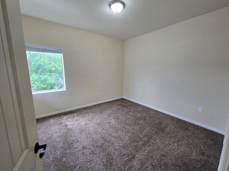 Building Photo - 430 W Pikes Peak Ave