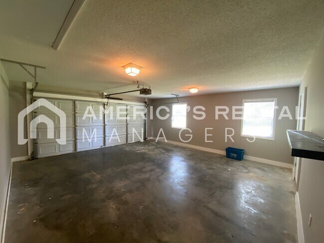 Building Photo - DEPOSIT PENDING!!! - Home for rent in Tuscaloosa! Available to View Now!