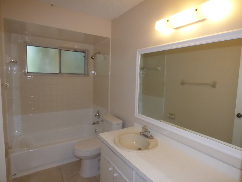 Building Photo - 795 Sweetbrier Dr