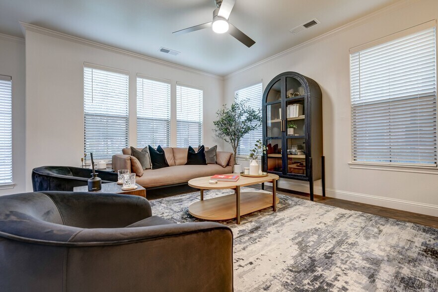 La Villita Lakeside and Landings 6727 Deseo Irving TX 75039