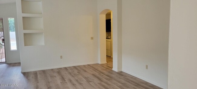 Building Photo - 6000 S Wood Crest Dr