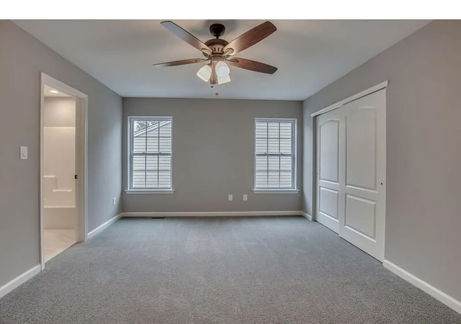 Building Photo - 533 Maple St