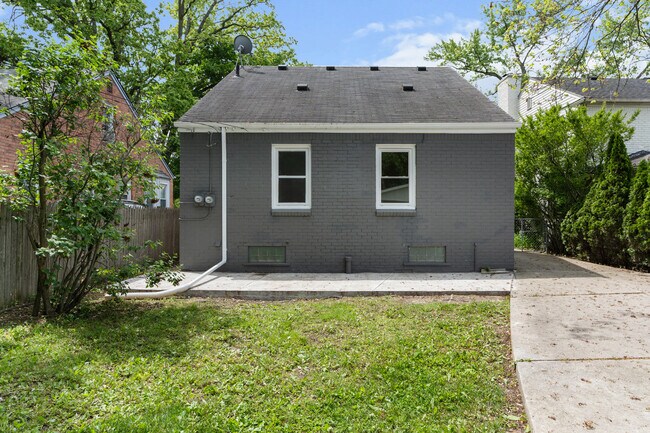 Building Photo - 1388 Vernier Rd