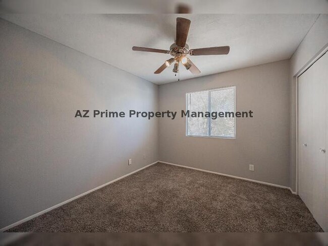 Building Photo - 4704 S La Rosa Dr