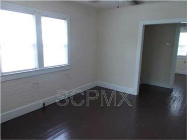 Building Photo - 1920 Calvert St